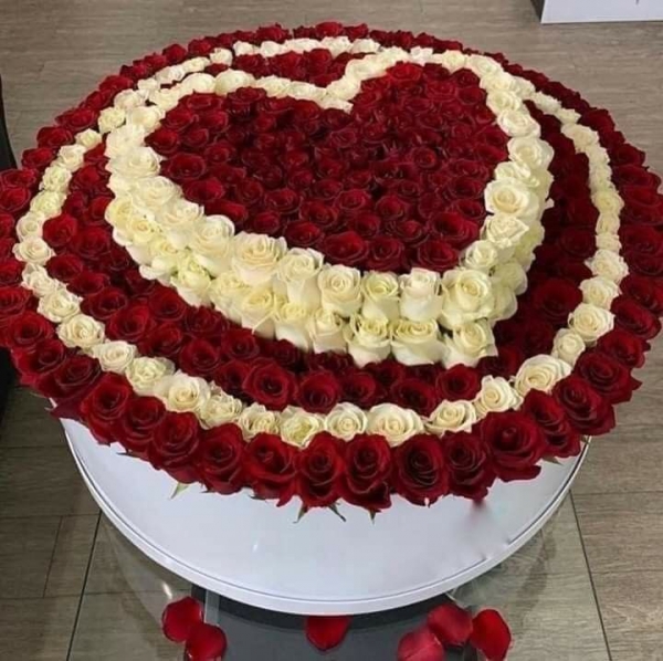 1000 Lİ gül buketi